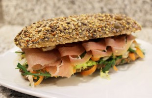 Panino al tonno affumicato e arance