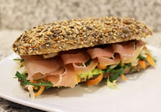 Panino al tonno affumicato e arance