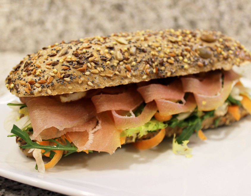 Panino al tonno affumicato e arance