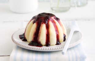 Bianco di mandorle e mirtilli