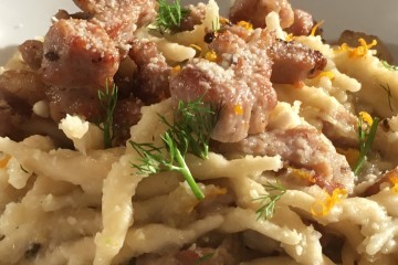 Pasta con finocchi, salsiccia e arancia 