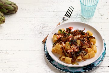 Mezzemaniche con carciofi e scampi