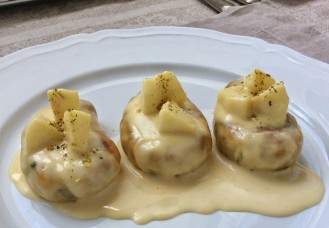 Pojarski in salsa alle mele