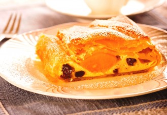 Strudel di ricotta e albicocche