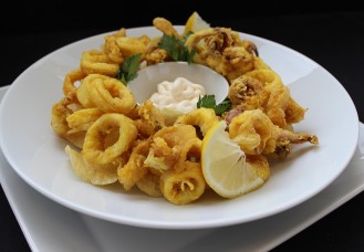 Calamari fritti curcuma e pepe 