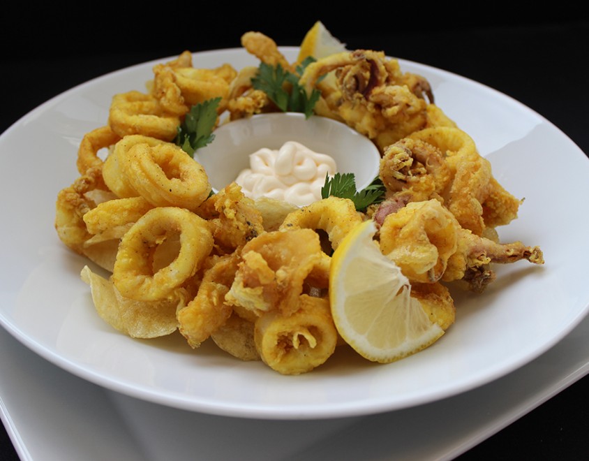 Calamari fritti curcuma e pepe 