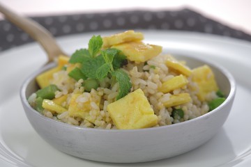 Cereali al salto con uova e asparagi