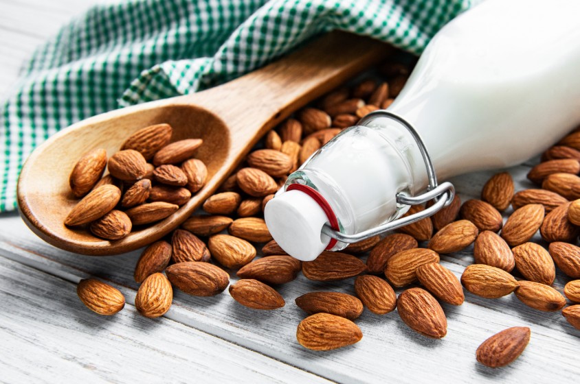 In cucina con il latte di mandorla