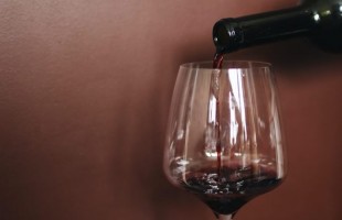 Il vino per Archiloco e Alceo