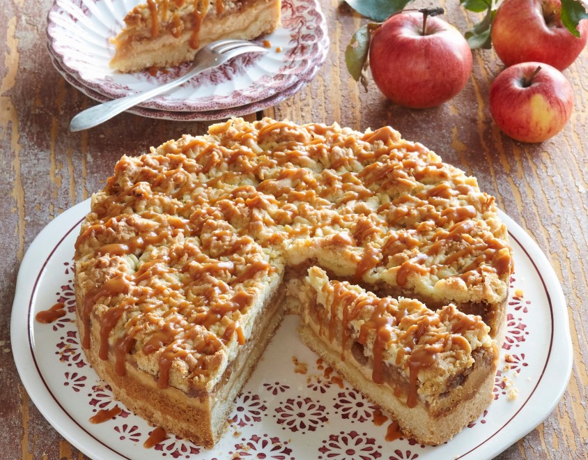 Torta di mele con crumble al caramello