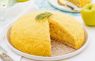 Torta mimosa alle mele e rhum  