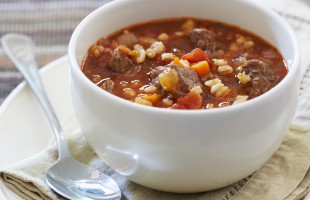 Minestra con orzo e manzo alla birra