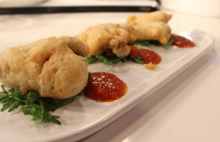 Ali di pollo fritte alle arachidi