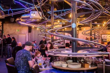 A cena con l&rsquo;ottovolante