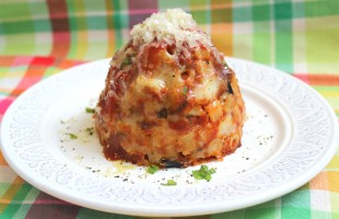 Sformato di pasta, melanzane e caciocavallo