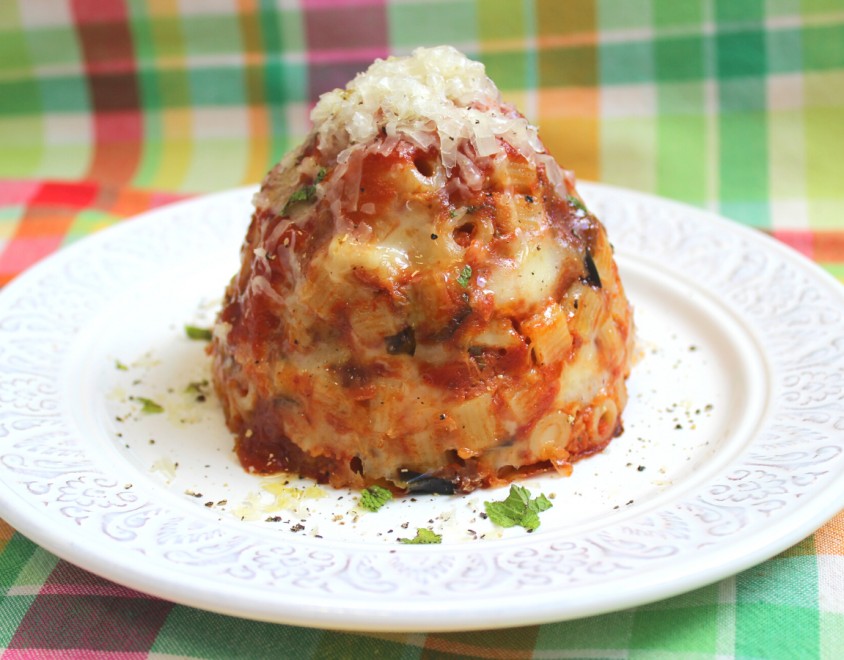 Sformato di pasta, melanzane e caciocavallo