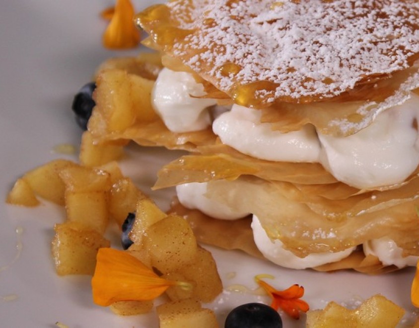 Pi&ugrave; sfoglie con mele, ricotta e cannella