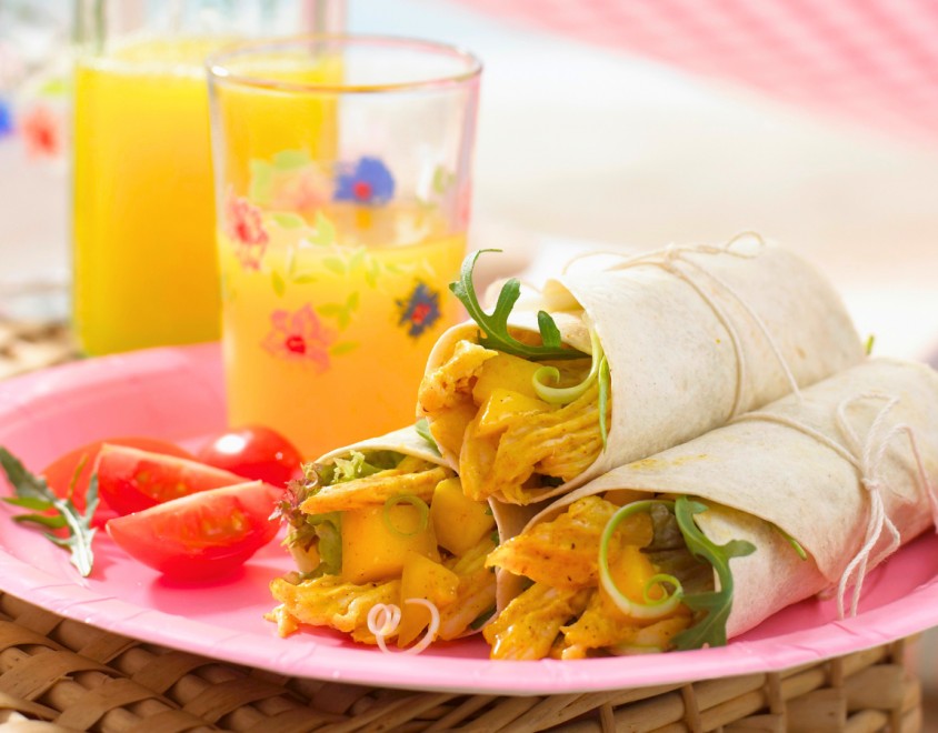 Wrap di pollo al curry e mango