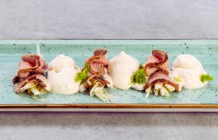 "Rosa" di vitello con spuma di aringhe