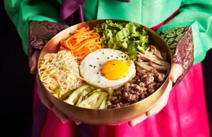 Un Bibimbap per cinque colori