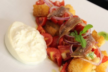 Panzanella, bufala e acciughe 