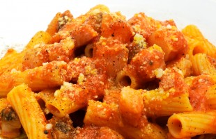 Rigatoni co&rsquo; la pajatella 