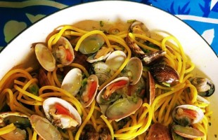 Spaghettoni con zucchine e fasolari 