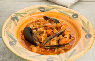Minestra di pasta, patate e cozze