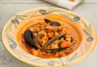 Minestra di pasta, patate e cozze