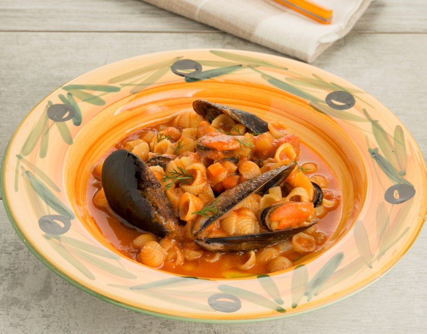 Minestra di pasta, patate e cozze