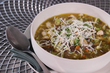 Minestra di lenticchie, gamberi e broccoli
