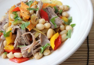 Insalata di tacchino con fagioli zolfini e verdure