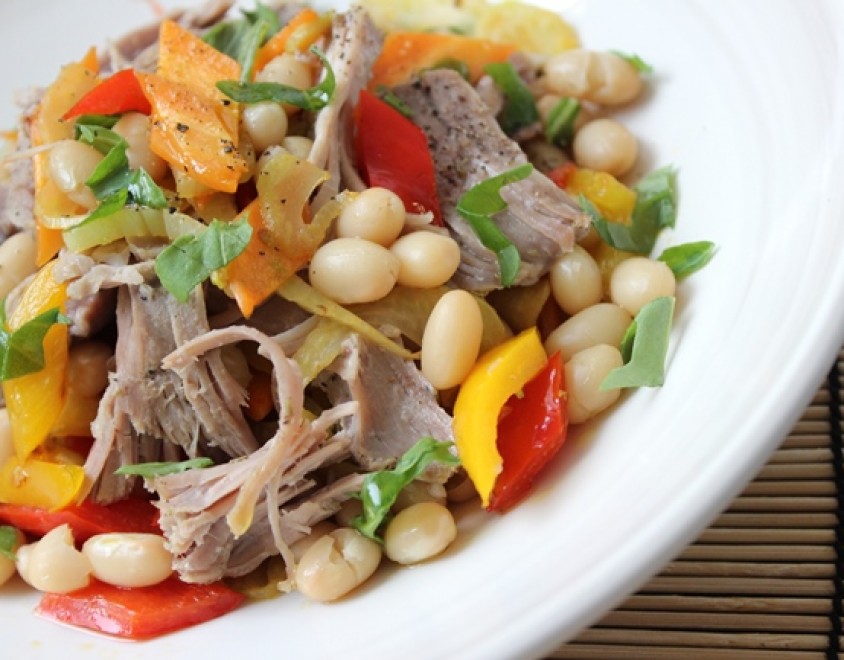 Insalata di tacchino con fagioli zolfini e verdure