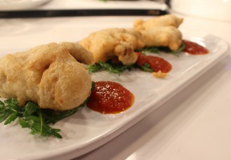 Ali di pollo fritte alle arachidi