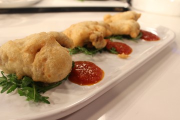 Ali di pollo fritte alle arachidi