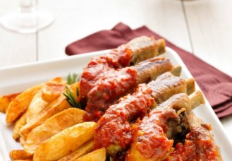 Ribs di maiale alla birra ed erbe