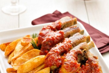 Ribs di maiale alla birra ed erbe