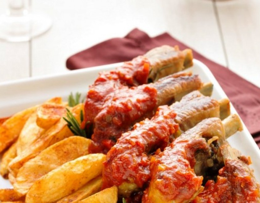 Ribs di maiale alla birra ed erbe