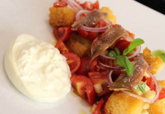 Panzanella, bufala e acciughe 